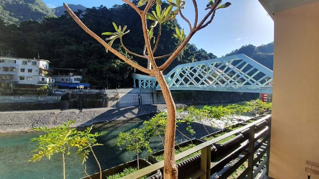 ホテル Wulai Shui An Hot Springs エクステリア 写真